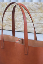 tote bag, shopper bag, leather bag, swiss leather bag, swissmade bag, frau taschen, leder taschen, handmade bag, handcrafted tote bag, shoulder bag made out of natural leather.