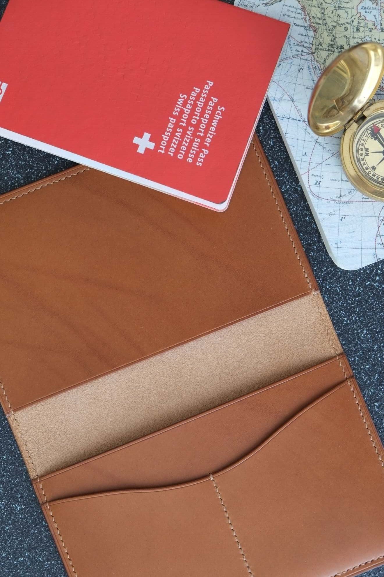 'BIA' PASSPORT WALLET - Vicus Pelle