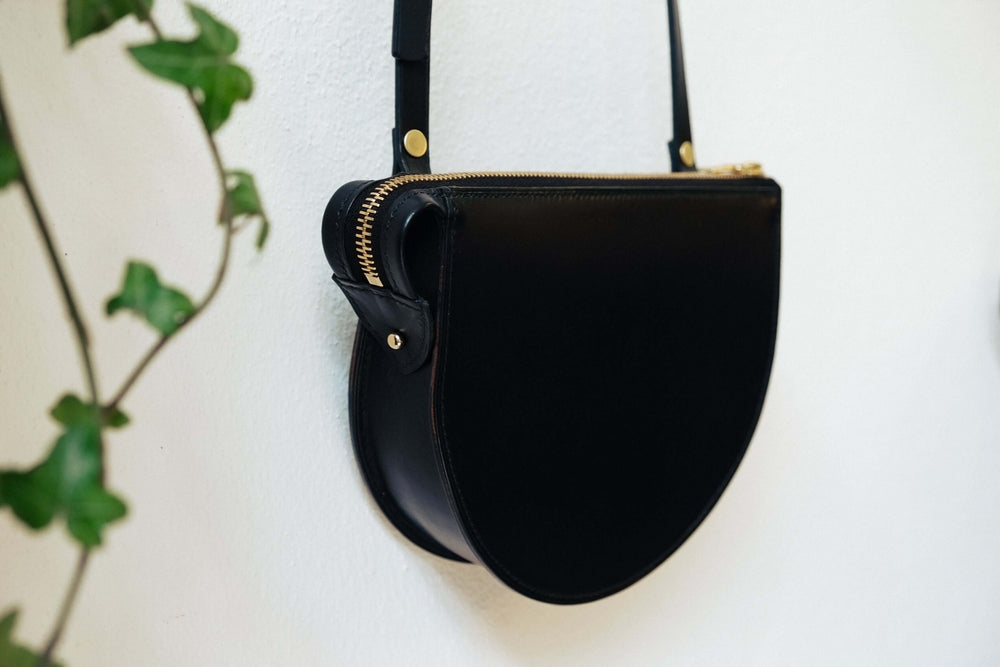 
            
                Load image into Gallery viewer, &amp;#39;LUNA&amp;#39; CROSSBODY - Vicus Pelle
            
        