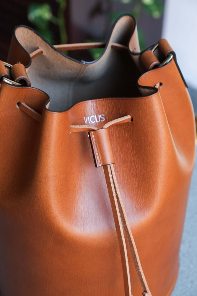 
            
                Load image into Gallery viewer, leather bucket bag, handmade bucket bag, organic leather, bucket bag, crossbody bag, vegetable tanned leather bucket bag
            
        